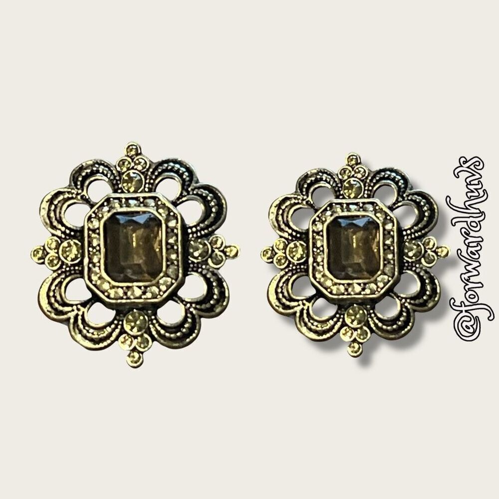 Vintage Avon Crystal Earrings – Timeless Silver-Plated Elegance